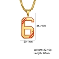 Pendentif doré numéro 6 style baseball avec coutures rouges et mesures de taille - Chiffre 6 / Or