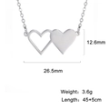 Collana in acciaio inossidabile con pendente a doppio cuore e misure del prodotto - Argento