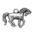 Vue détaillée du pendentif cheval en argent antique avec textures musculaires fines - Cheval Sautant (Style 5)