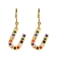Boucles d'oreilles fer à cheval dorées avec un arc-en-ciel éclatant de strass colorés - Lettre U