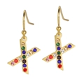 Boucles d'oreilles dorées en forme de X ornées de strass multicolores - Lettre X