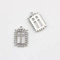 Detailweergave van zilveren kruishangers met strassteentjes voor doe-het-zelf sieraden - Kruis Zirkonia Stijl / Zilveren Basis Zirkoon