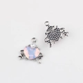 Vues avant et arrière du pendentif cœur avec opale rose, perle et motifs de lune - Base Argentée Rose