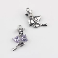 Detailansicht Silberne Rosengehänge mit violetten Herz-Zirkonia für DIY-Schmuck - Silberbasis Lila