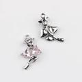 Dettaglio del ciondolo rosa argento con due pietre in zirconia cubica a cuore rosa - Argento Rosa