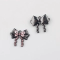 Detalle de colgante de lazo negro plomo con cristales rosas para joyería artesanal - Base Negro de Fusil Strass Rosa