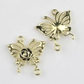 Detalle de colgantes de mariposa con esmalte negro y doble anilla para creación de joyería - Base de Oro Negro