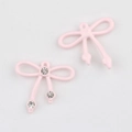 Detalle de colgantes de lazo rosa con circonitas para creación de joyas DIY - Rosa