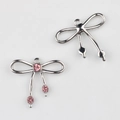 Detalle de colgantes de lazo plateado con strass rosa para joyería artesanal - Plata / Rosa