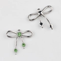Detalle de colgante de lazo plateado con diamantes verdes para bisutería artesanal - Plata / Verde
