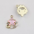 Detail van zeesterhanger met roze hars, parels en strass-steentjes voor DIY-sieraden - Goud met roze