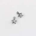 Macro de deux pendentifs étoiles en alliage noir avec zircons pour bijoux DIY créatifs - Petit 6*8mm / Métal canon