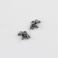 Dettaglio di mini ciondoli a forma di cavallo 6x9mm in nero per creazione gioielli - Canna di fucile