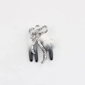 Macrodetail van de legering kat hanger met zilveren strik voor DIY sieraden maken - Grijs/Wit