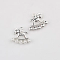 Détails des breloques cheval à bascule en alliage argenté avec perles blanches pour bijoux DIY - Base argentée perle