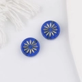 Makroaufnahme von 12mm blauen Glasperlen mit goldenem Feuerwerk-Muster für DIY-Schmuck - Transparentes Blau