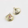 Détail d'un pendentif coquillage doré avec cristal rose et étoile de mer pour bijoux - Or Zircon Rose