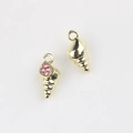 Dettaglio di ciondoli a conchiglia dorati con zirconi rosa per creazione gioielli fai da te - Oro Zircone Rosa