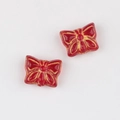 Details roter Schmetterlingsperlen aus tschechischem Glas mit Goldrand für Schmuck - Transparentes Rot