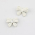 Detalle de colgantes de lazo blanco crema con perlas para crear joyas de bricolaje - Blanco
