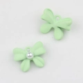 Detalle de colgante de lazo verde claro con perla para accesorios de joyería de bricolaje - Verde