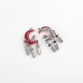 Macro-opname van maan- en veerhangers met rode hars voor DIY-sieradenaccessoires - Zilver Basis Rood