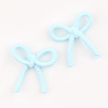 Gros plan de pendentifs nœuds bleu clair avec texture corde pour bijoux DIY - Bleu Or