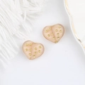 Dettaglio di perline in vetro ceco rosa a cuore con pois dorati per creazione di gioielli - Rosa Giada