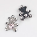 Détail de breloques ours en argent avec zircons pavés et cristal de cœur rose - Rose Argenté