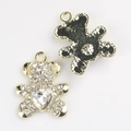 Détail du pendentif ours avec base en alliage doré et cristal en cœur pour bijoux - Or Blanc