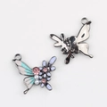 Détail du pendentif papillon en alliage avec émail et perles pour création de bijoux - Noir de Fusil Bleu Violet