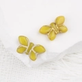 Détail de perles papillon en verre jaune avec bords dorés pour la création de bijoux DIY - Jaune (00630901)
