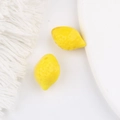 Détail macro de perles citron 3D jaunes avec texture réaliste pour la création de bijoux - Jaune Vif
