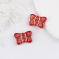 Nahaufnahme der roten Glasperle in Schmetterlingsform mit Vergoldung für DIY-Schmuck - Transparentes Rot