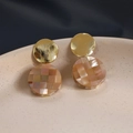 Boucles d'oreilles mosaïques géométriques avec disques en nacre rose et blanc sur céramique - Or Clair Brossé et Café Foncé