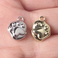 Colgantes minimalistas de huella de gato en aleación oro y plata para joyería artesanal - Dorado/Plateado (Mezcla Aleatoria)