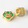 Vue détaillée des breloques lotus en émail doré pour la création de bijoux DIY et bracelets - Lotus