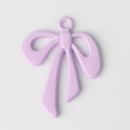 Detalle de colgante de lazo color lavanda con acabado mate suave y anillo de sujeción - Púrpura