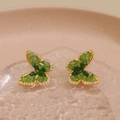 Boucles d'oreilles papillon dorées avec cristaux verts et zircons blancs sertis - Tige en argent 925 / Plaqué Or 18K Vert Clair et Vert Foncé