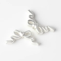 Gros plan de perles nœuds en alliage argent mat avec détail cœur pour bijoux DIY - Argent Blanc