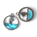 Detail van zilveren walvis- en zeilbootkristallen hangers voor doe-het-zelf sieraden maken - Blauw met Zilveren Rand
