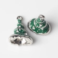 Macro-opname van kerstboom hanger met groen emaille en glimmende strassteentjes in zilver - Zilver