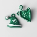 Detail van groene kerstmuts hanger met sneeuwvlok en parel voor DIY sieraden maken - Groen