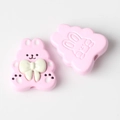 Detailopname van roze cartoon konijn kralen voor DIY sieraden en accessoires - Roze
