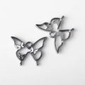 Detailansicht von Schmetterlingsanhängern aus Legierung mit weißer Emaille für DIY-Schmuck - Silber