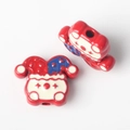 Macro-opname van kleurrijke clownskralen voor DIY-sieraden met een gladde lakafwerking - Rood