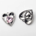 Détail macro du pendentif cœur en cristal rose avec base en argent et vue arrière - Argent Rose
