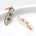 Dettaglio componenti per orecchini a graffetta dorati con pietre di zirconio viola quadrate - Base Oro-Strass Viola