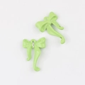 Detalle de colgantes de lazo verde claro con diamantes para creación de joyas DIY - Verde Pálido