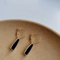 Boucles d'oreilles en argent 925 avec boucles dorées et pendentifs trapèze noirs élégants - Bleu foncé